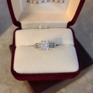 New Sz 6 Helzberg Sterling Moissanite Ring